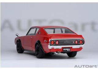 NISSAN SKYLINE 2000 GT-R (KPGC110) TUNED VERSION „CARBON BLACK BONNET“ rot AUTOart 1:18 Composite